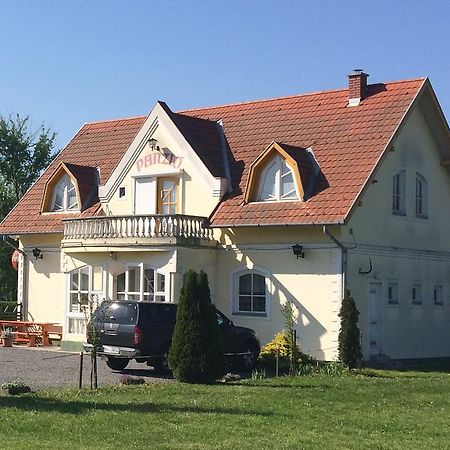 Golf Etterem Es Panzio Hotell Kaposvár Eksteriør bilde