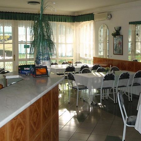 Golf Etterem Es Panzio Hotell Kaposvár Eksteriør bilde