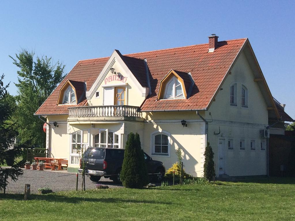 Golf Etterem Es Panzio Hotell Kaposvár Eksteriør bilde