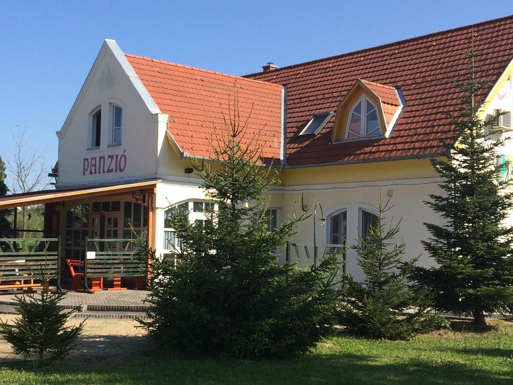 Golf Etterem Es Panzio Hotell Kaposvár Eksteriør bilde
