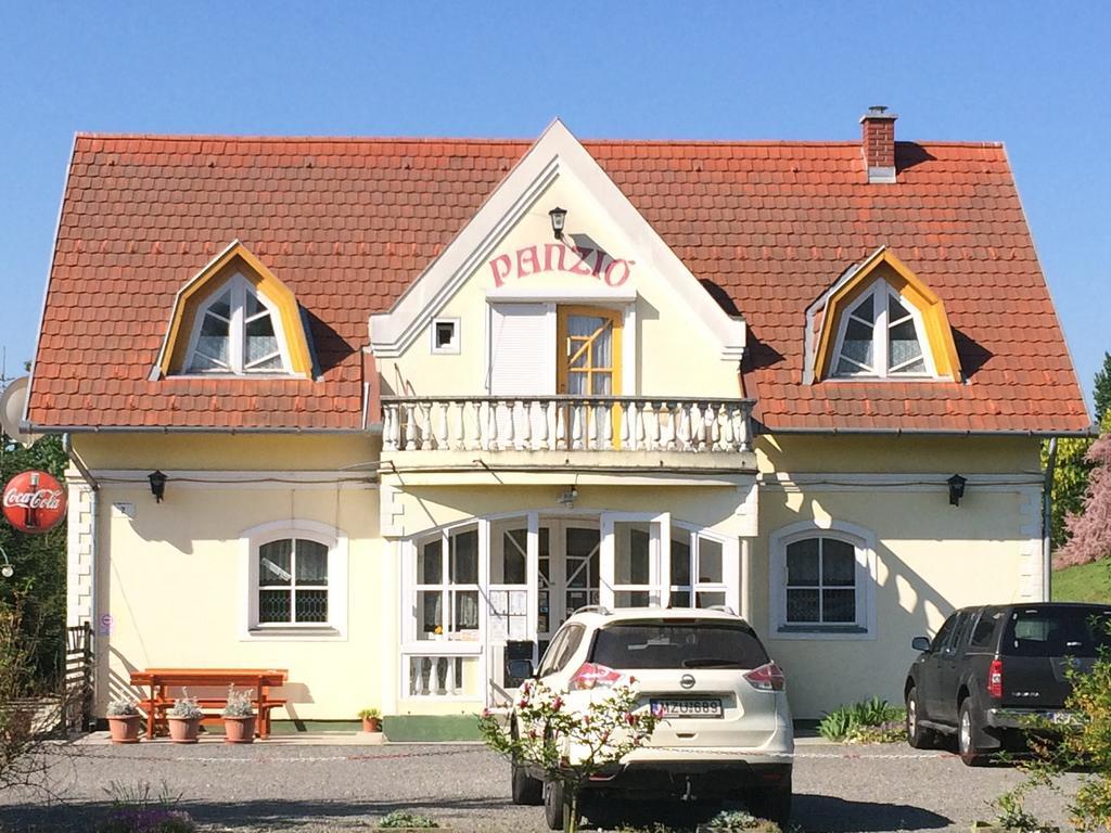 Golf Etterem Es Panzio Hotell Kaposvár Eksteriør bilde