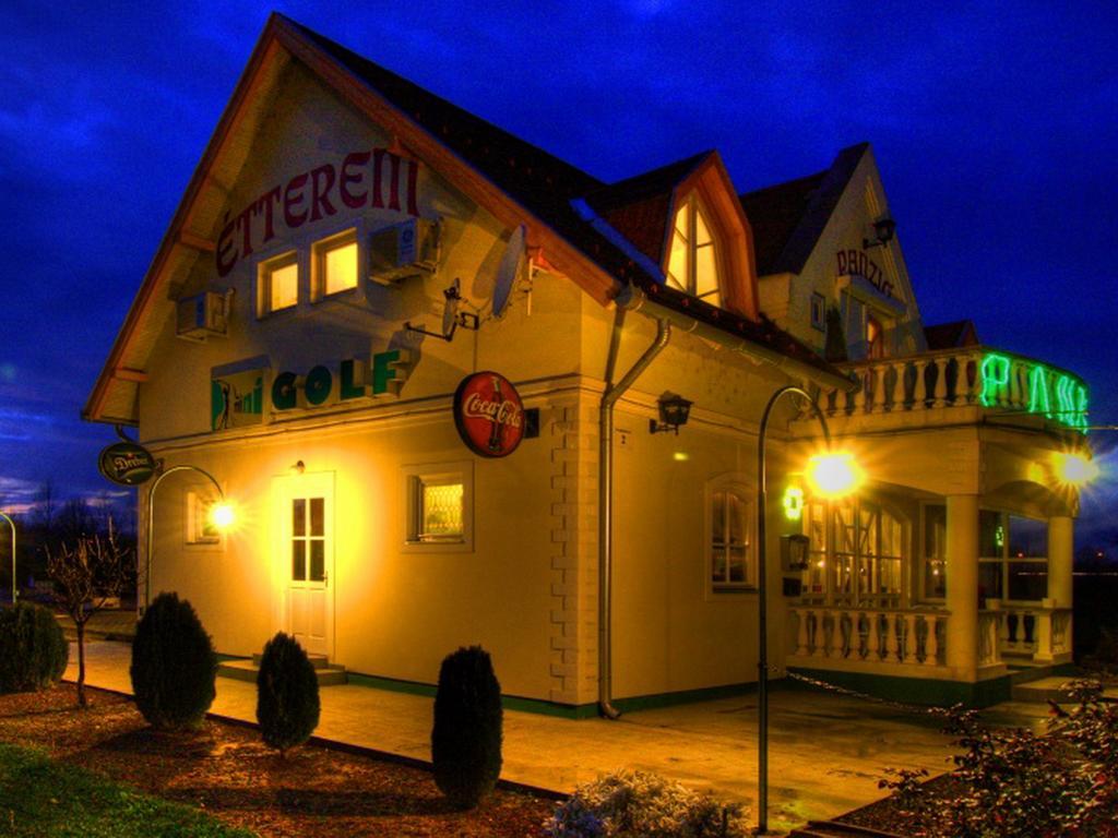 Golf Etterem Es Panzio Hotell Kaposvár Eksteriør bilde